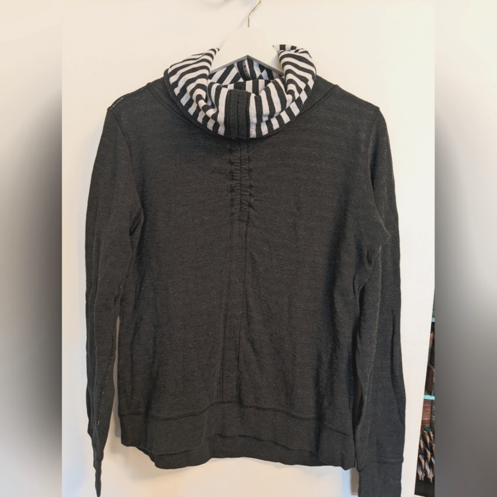 Lululemon reversible cinch pullover